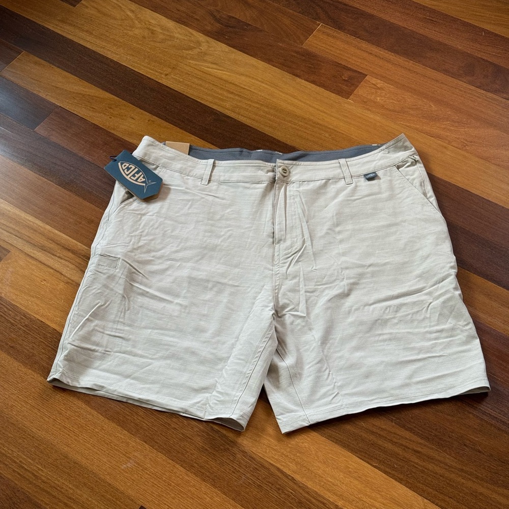 🔥 AFTCO men’s shorts - size 38 - never worn NWT